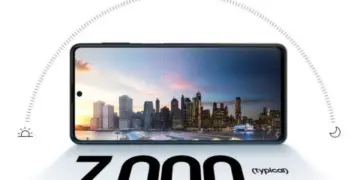 Layar smartphone menampilkan pemandangan kota dengan angka 7,000 mAh dan siklus siang malam.