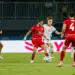 Aksi gelandang Timnas Indonesia, Marc Klok (23), dalam mengarsiteki serangan Garuda saat melawan Singapura. Link live streaming gratis tersedia di artikel ini.