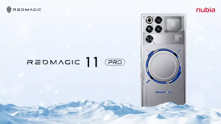 Smartphone gaming RedMagic 11S Pro warna perak berdiri di atas hamparan salju es