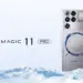 Smartphone gaming RedMagic 11S Pro warna perak berdiri di atas hamparan salju es