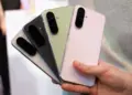 Berbagai varian warna menarik dari HP Samsung Galaxy yang mengalami penyesuaian harga di bulan Agustus 2026.
