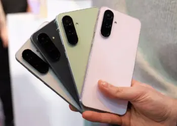 Berbagai varian warna menarik dari HP Samsung Galaxy yang mengalami penyesuaian harga di bulan Agustus 2026.