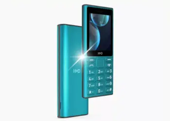 Feature phone HMD 105 4G School Edition warna biru cyan tampak depan dan belakang dengan kilauan cahaya.