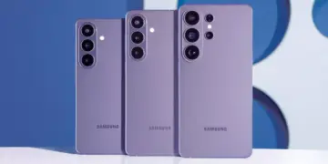 Perbandingan desain bodi belakang dan kamera Galaxy S26 FE bersama varian Galaxy S26 reguler, Plus, dan Ultra berwarna ungu.