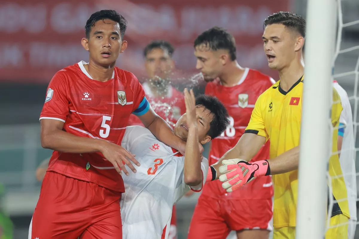 Ekspresi kegembiraan pemain Timnas Indonesia (5) usai menjebol gawang Singapura. Momen kemenangan yang wajib disaksikan melalui live streaming gratis.