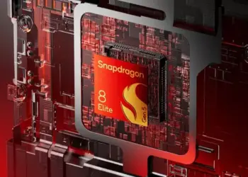 Tampak fisik chipset premium Snapdragon 8 Elite Gen 5 V dengan arsitektur canggih berbasis AI.