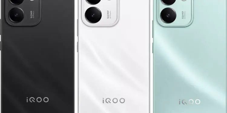 Tampak belakang smartphone iQOO Z11S dalam warna hitam, putih, dan hijau mint dengan kamera 50MP Aspherical.