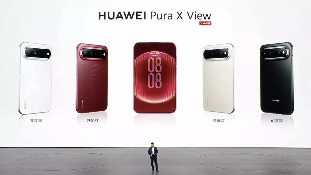 Presentasi peluncuran Huawei Pura X View di atas panggung menampilkan lima varian model dan warna layar smartphone lebar.