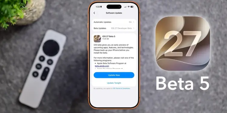 Layar iPhone menampilkan menu Software Update iOS 27 Beta 5 di samping Apple TV Remote