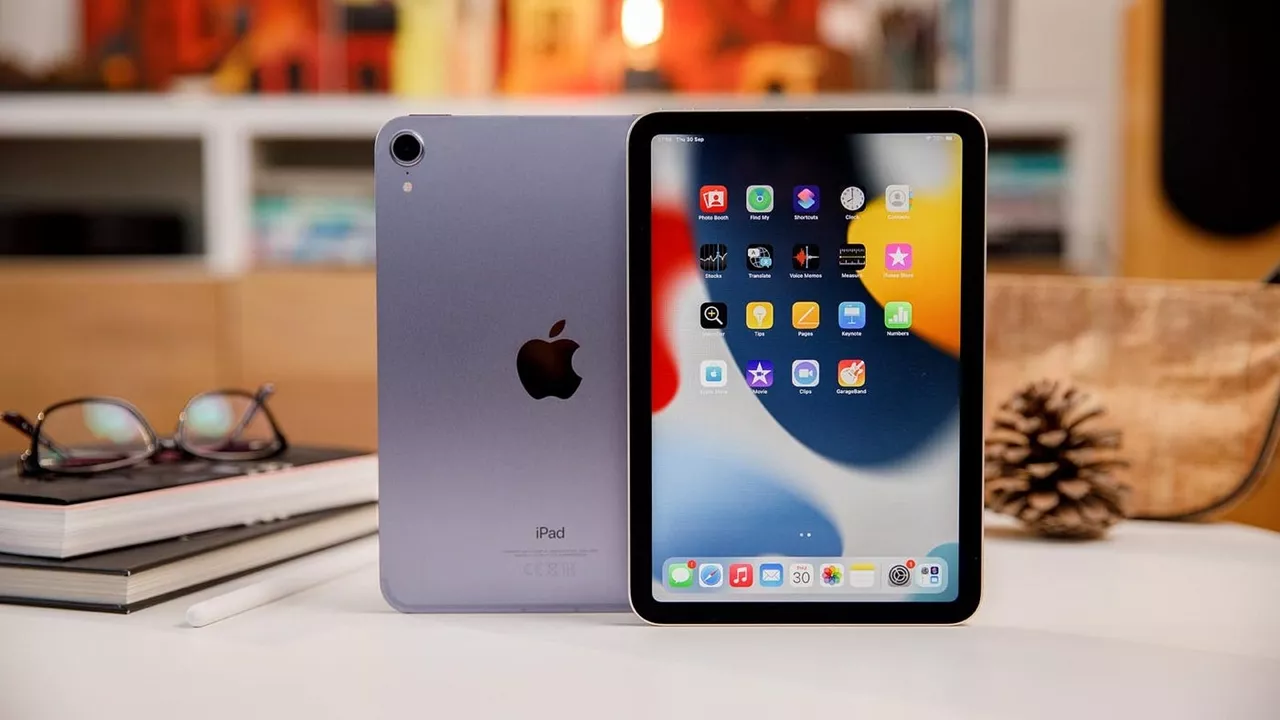 Apple iPad Mini menjadi rekomendasi tablet mini terbaik untuk produktivitas dan portabilitas tinggi.