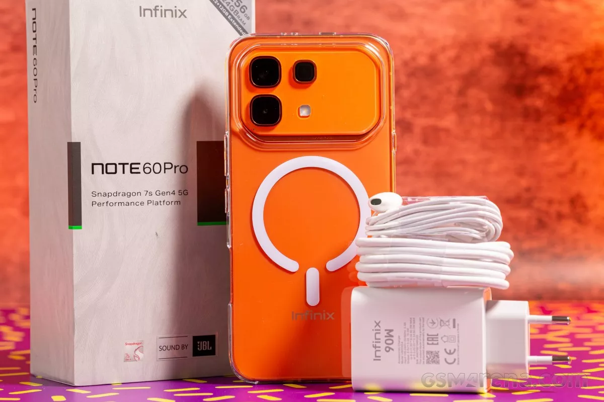 Infinix Note 60 Pro warna oranye beserta box dan charger 90W sebagai rekomendasi HP Android murah mirip iPhone.