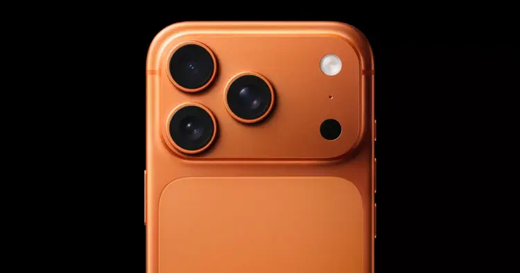 Desain modul kamera belakang iPhone 17 yang mengusung tiga lensa canggih beserta lampu kilat LED dan sensor pendukung.