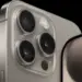 Modul kamera tiga lensa iPhone Pro dengan bodi titanium untuk update harga iPhone September 2026.