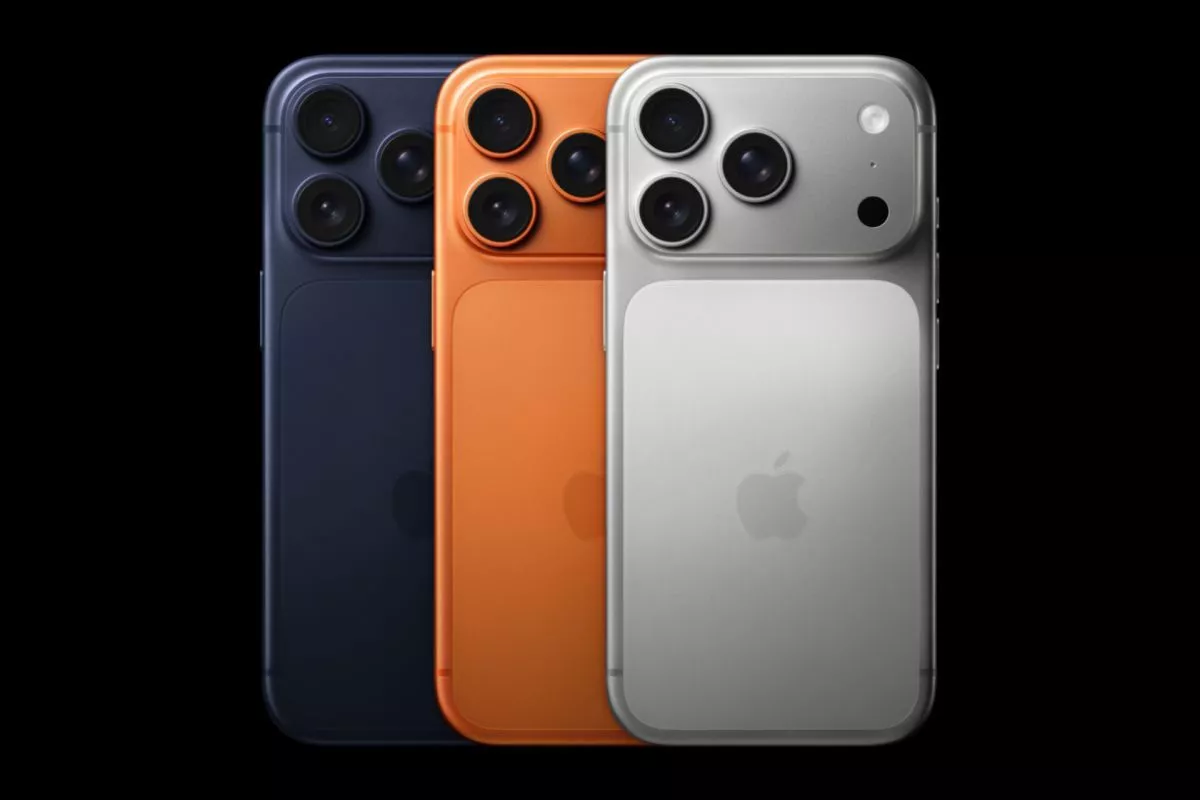Konsep desain bodi belakang iPhone 18 Pro Max dengan tiga pilihan warna biru, oranye, dan perak.