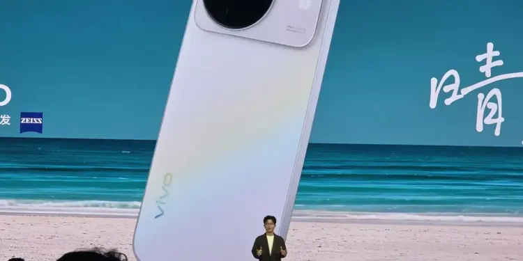 Panggung peluncuran global Vivo X500 Series dengan layar besar menampilkan varian Pro Max warna putih.