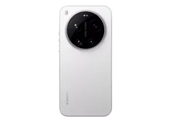 Xiaomi 14 Ultra warna putih dengan modul kamera Leica besar, pilihan HP favorit artis untuk fotografi pro.