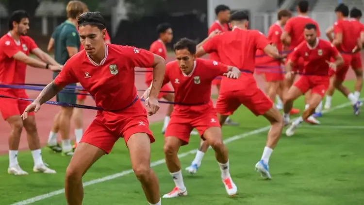 Skuad Timnas Indonesia menggelar latihan intensif guna mempersiapkan fisik jelang laga FIFA ASEAN Cup 2026.