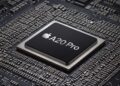 Chipset Apple A20 Pro terpasang di atas papan sirkuit motherboard.
