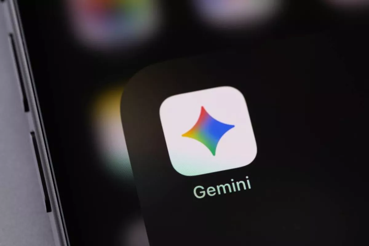 Ikon aplikasi Google Gemini di layar smartphone