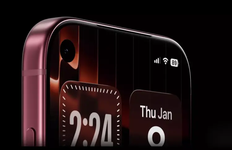 Tampilan jarak dekat sudut atas layar iPhone 18 Pro Max memperlihatkan indikator baterai dan punch hole kamera.