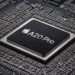 Chipset Apple A20 Pro terpasang di atas papan sirkuit motherboard.