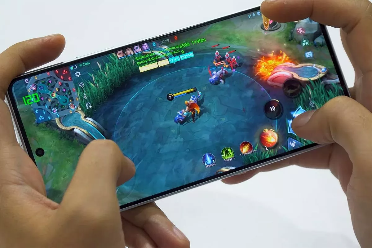 Pengujian game Mobile Legends di HP 1 jutaan layar 120Hz dengan frame rate tinggi 119fps.