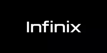 Logo Infinix berwarna putih dengan latar belakang hitam polos.