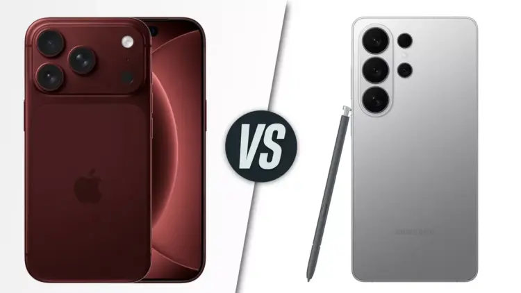 Komparasi desain belakang iPhone 18 Pro Max warna merah marun dan Samsung Galaxy S26 Ultra warna perak lengkap dengan S Pen.