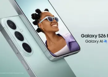 tiga kamera belakang dan layar Samsung Galaxy S26 FE yang didukung fitur Galaxy AI.