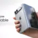 Seseorang memegang purwarupa iPhone lipat perak yang setengah terbuka, menampilkan logo Apple dan teks "iPhone Foldable," menunggu konfirmasi di Apple Event.