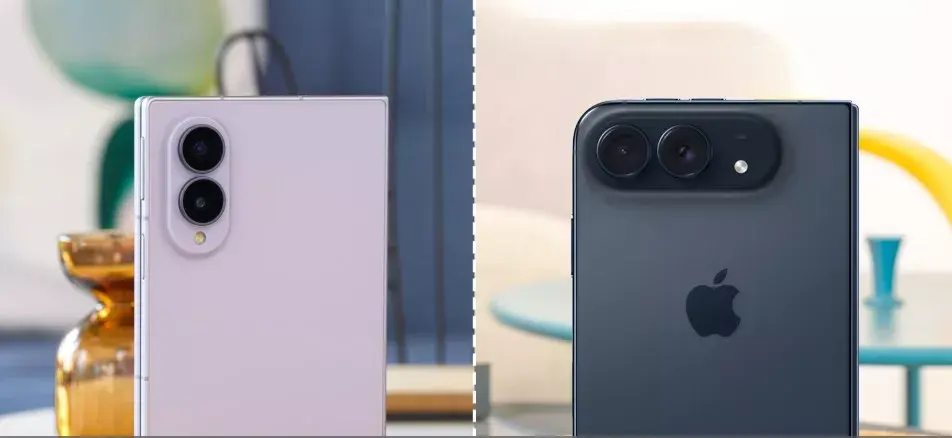Tampilan jarak dekat modul kamera belakang Samsung Galaxy Z Fold8 dan iPhone Duo di atas meja.
