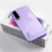 Smartphone Infinix Hot 70 warna ungu diletakkan di atas kotak kemasan produk.