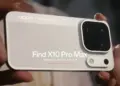 Smartphone OPPO Find X10 Pro Max dipegang dua tangan dengan teks tulisan Find X10 Pro Max Hasselblad.