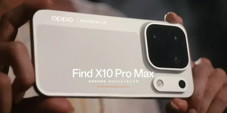 Smartphone OPPO Find X10 Pro Max dipegang dua tangan dengan teks tulisan Find X10 Pro Max Hasselblad.