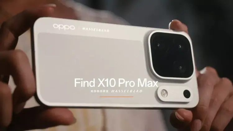 Smartphone OPPO Find X10 Pro Max dipegang dua tangan dengan teks tulisan Find X10 Pro Max Hasselblad.