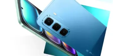 Tampilan bodi depan dan belakang smartphone Infinix Hot warna biru cerah. HP Android Murah