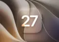 Logo resmi iOS 27 dengan latar belakang abstrak bergelombang warna emas dan cokelat.