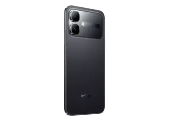 Desain bodi belakang HP murah Infinix terbaru berwarna hitam dengan modul kamera ganda.