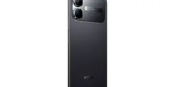 Desain bodi belakang HP murah Infinix terbaru berwarna hitam dengan modul kamera ganda.