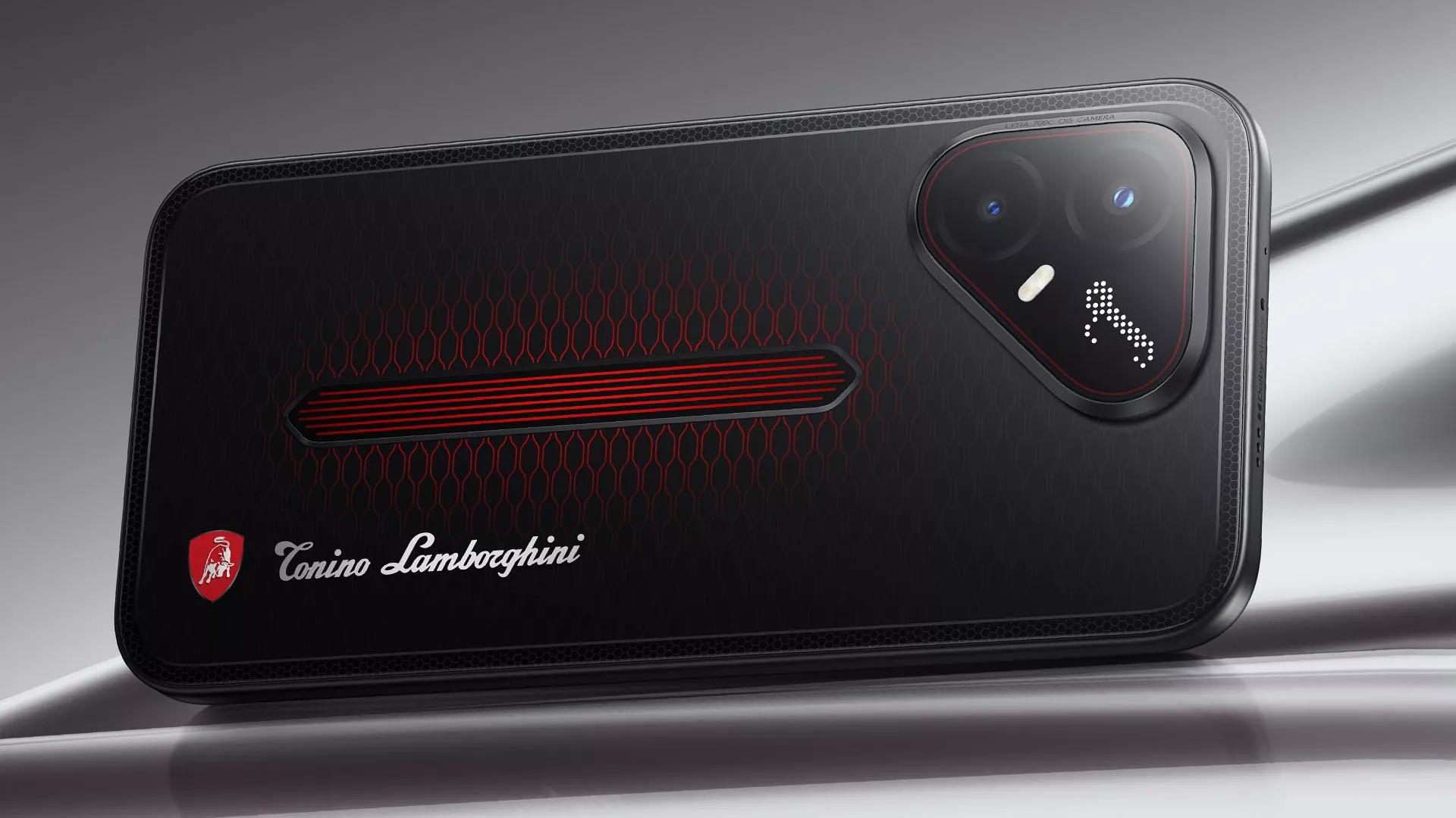 Smartphone edisi khusus Tonino Lamborghini warna hitam dengan aksen merah, smartphone terbaru September paling powerful.