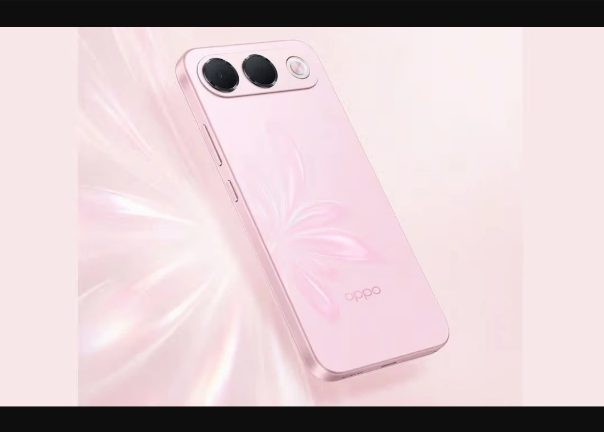 OPPO A7 Pro varian warna pink lembut dengan motif kelopak bunga pada bagian bodi belakang.