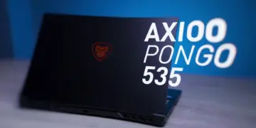Tampilan cover belakang laptop gaming Axioo Pongo 535 warna hitam dengan logo Pongo merah.
