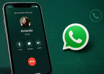 Tampilan layar smartphone yang sedang melakukan panggilan telepon WhatsApp suara.