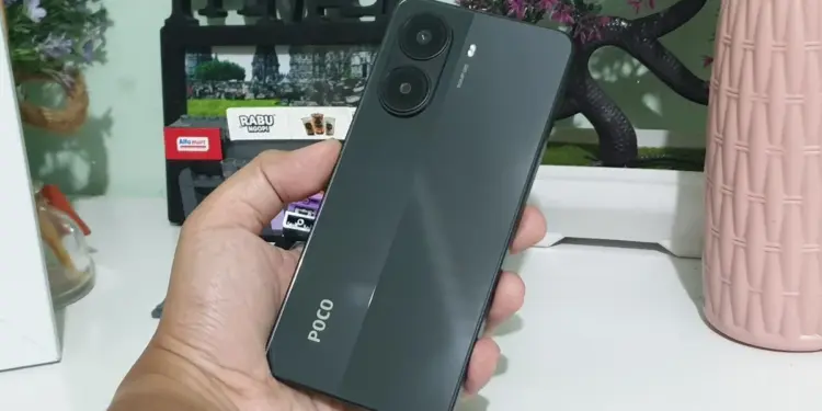 HP Xiaomi POCO M6 Pro warna hitam tampak belakang untuk rekomendasi affiliate