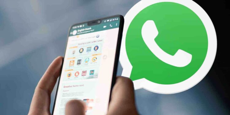 Pengguna mengoperasikan aplikasi pesan instan di smartphone dengan ikon resmi penangkal WhatsApp Palsu.