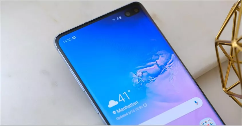 Layar lengkung AMOLED beresolusi tinggi pada HP 4 jutaan terbaik untuk gaming dan multimedia.