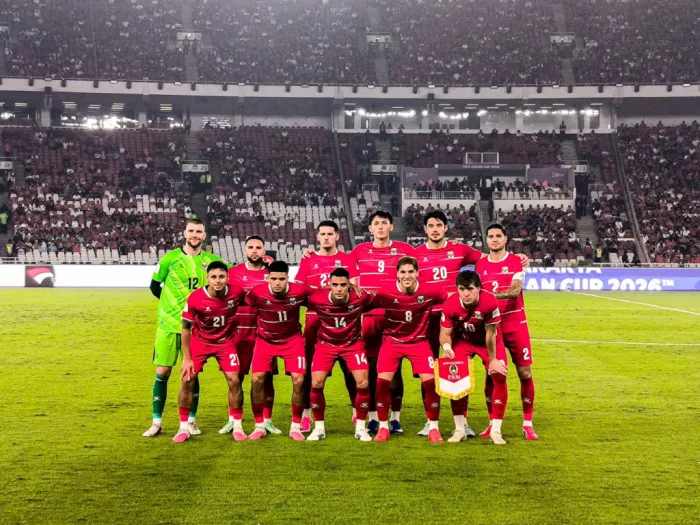 Foto bersama 11 pemain utama skuad Timnas Indonesia di lapangan sebelum kick-off