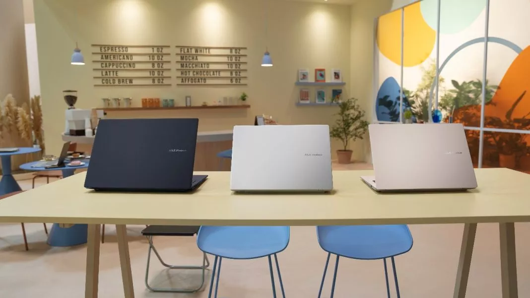 Tiga unit laptop merek terkenal yang mewakili pasar pengiriman PC global