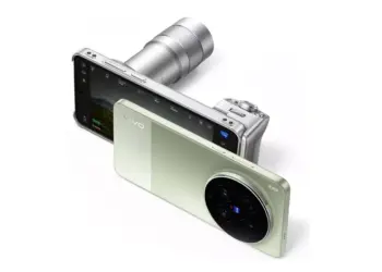 HP RAM 16GB Vivo X100 Ultra dengan aksesori kit fotografi dan kamera belakang bundar.