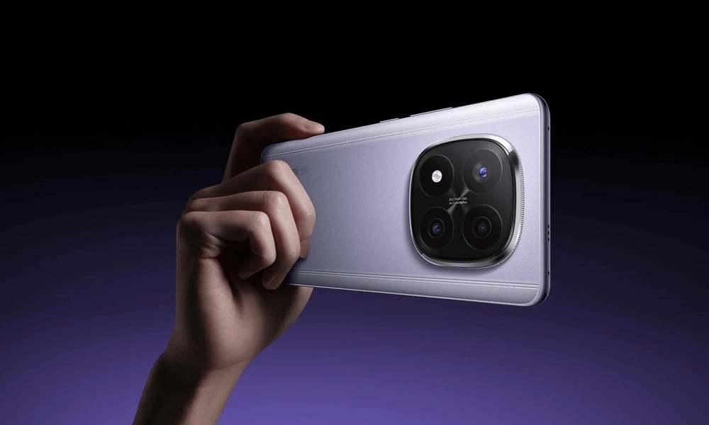 Seseorang menggenggam Redmi Note 14 Pro Plus 5G warna ungu yang masuk daftar harga HP Redmi Oktober 2026